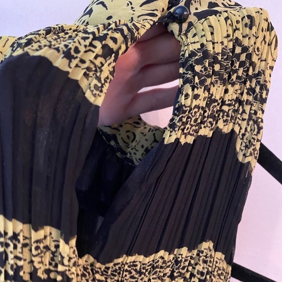 Forever 21 Black and Yellow Mini Dress - Picture 4 of 7